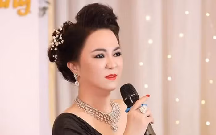 Việc hát hò là quyền riêng tư và với bà Phương Hằng cũng vậy.