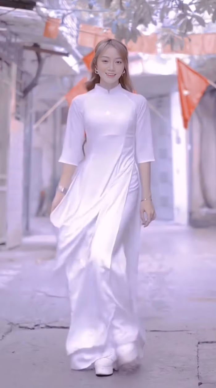 Dù có chiều cao khiêm tốn song Phương Hoa vẫn chiếm trọn sự yêu quý của khán giả bởi vẻ ngoài xinh xắn và khả năng nhảy điêu luyện. Cô đang làm việc tại một trung tâm dạy nhảy lớn tại Hà Nội.