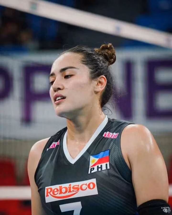Dù đã rất cố gắng nhưng Michele Gumabao cùng các thành viên đội tuyển bóng chuyền nữ Philippines chỉ dừng lại ở hạng 4, mất cơ hội chạm tay tới huy chương đồng trong giải đấu năm nay.