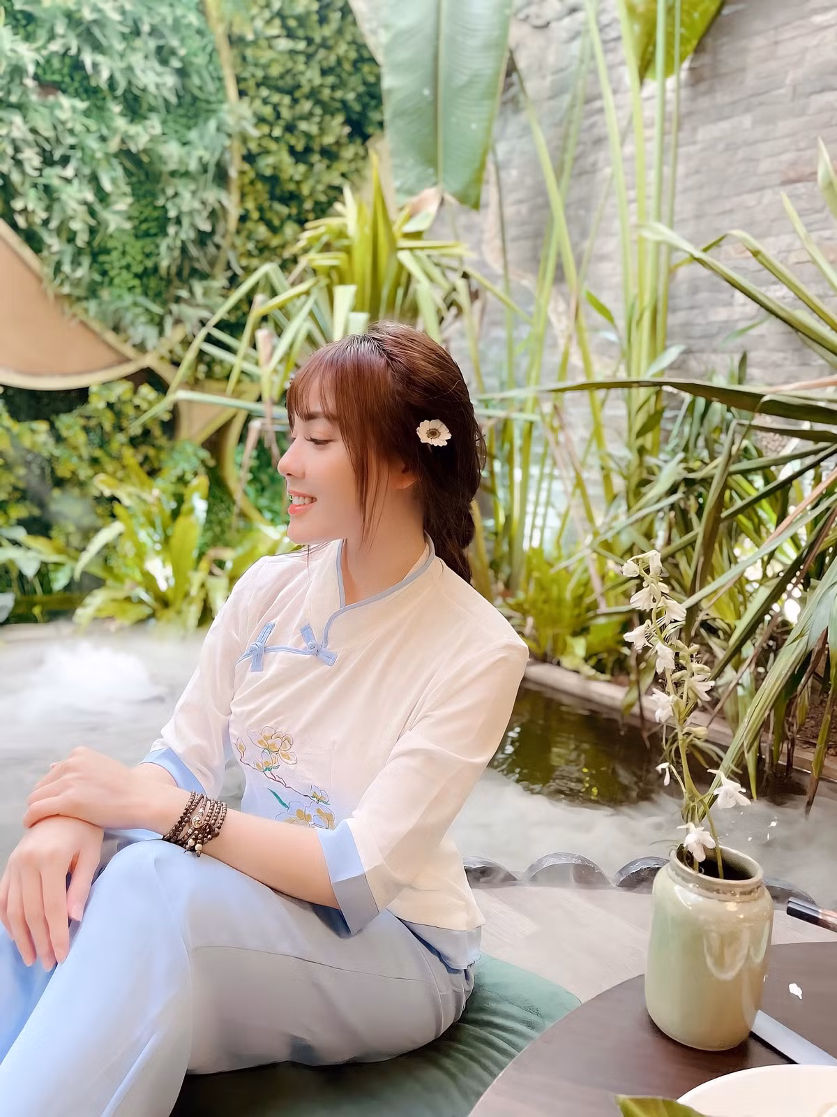 Trước lời bàn tán không hay, Hà My từng khẳng định gương mặt của mình là do "bác sĩ mẹ nhào nặn" chứ không hề có sự động chạm dao kéo.