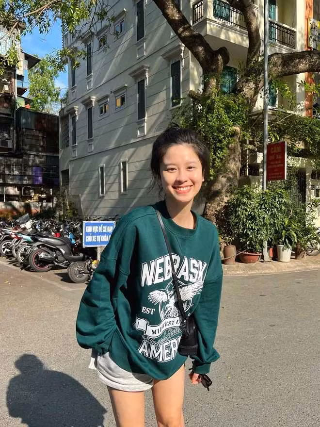 Nhưng với Hàn Hằng thì khác, cô nàng thỉnh thoảng lại khoe ảnh mặt mộc, không chút makeup, phấn son.