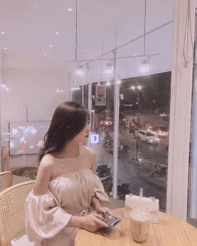 Ít ai biết, Thu Hoài chỉ cao vỏn vẹn 1m52 nhưng với cách ăn mặc phù hợp, cô nàng che đi được khuyết điểm về chiều cao của mình.