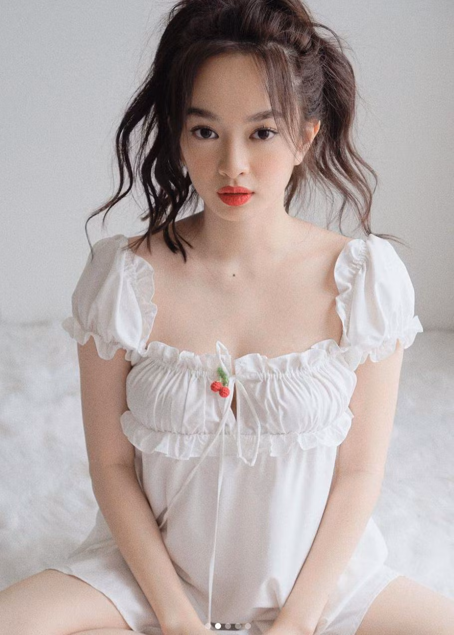 Trong quá khứ, thời điểm mới tham gia phim Em Chưa 18, Kaity Nguyễn từng nhận nhiều ý kiến trái chiều bởi việc ăn diện táo bạo, trang điểm đậm, chia sẻ lại về câu chuyện đó.