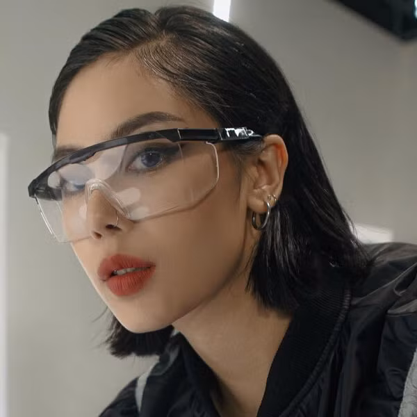 Hiện trang cá nhân của Mai Âm Nhạc đang có 380.000 lượt theo dõi và mỗi đoạn clip hay dòng status của cô nàng được đăng tải đều được cộng đồng mạng quan tâm.