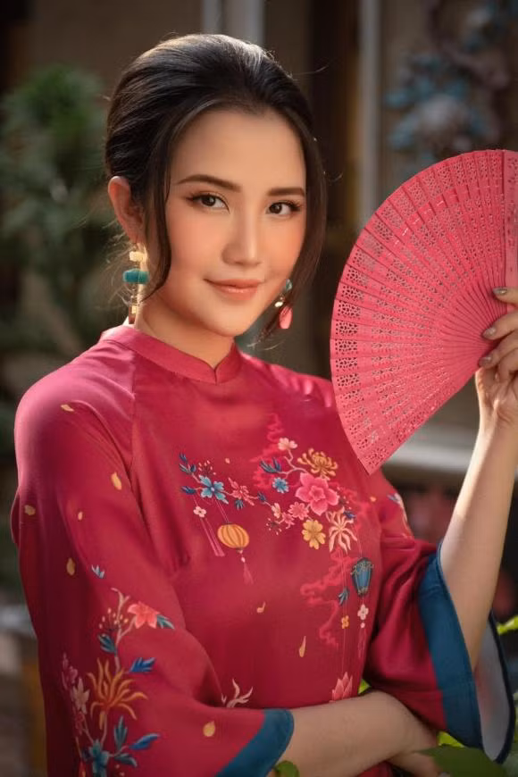 Nếu như thời còn yêu, Phan Thành thường xuyên nói lời ngọt ngào dành cho Primmy Trương trên mạng xã hội thì sau khi kết hôn, doanh nhân kiệm lời hơn nhưng anh vẫn luôn dành sự quan tâm và yêu thương cho vợ con.