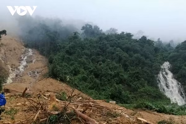 Sat lo nui san phang tram bao ve rung Truong Son tai Quang Binh