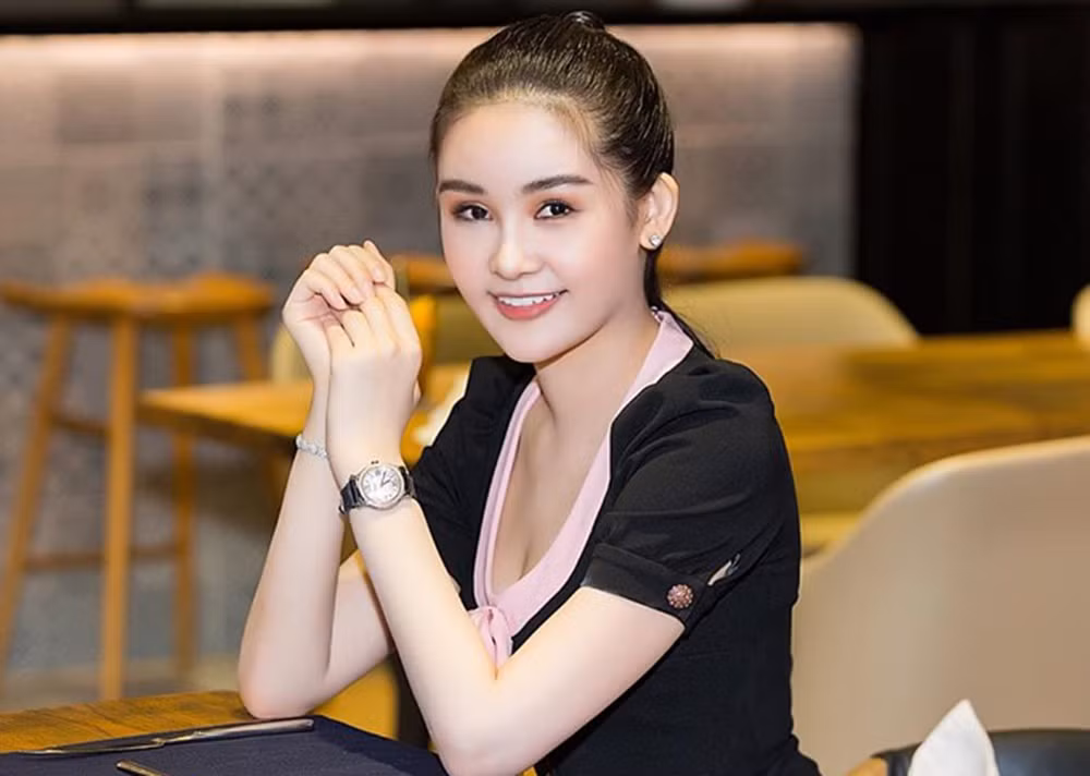 Vừa là một hoa hậu, vừa là một giảng viên đại học, Lê Âu Ngân Anh cũng đã để ý hơn đến từng lời nói, cách ứng xử cũng như việc thể hiện quan điểm của mình.