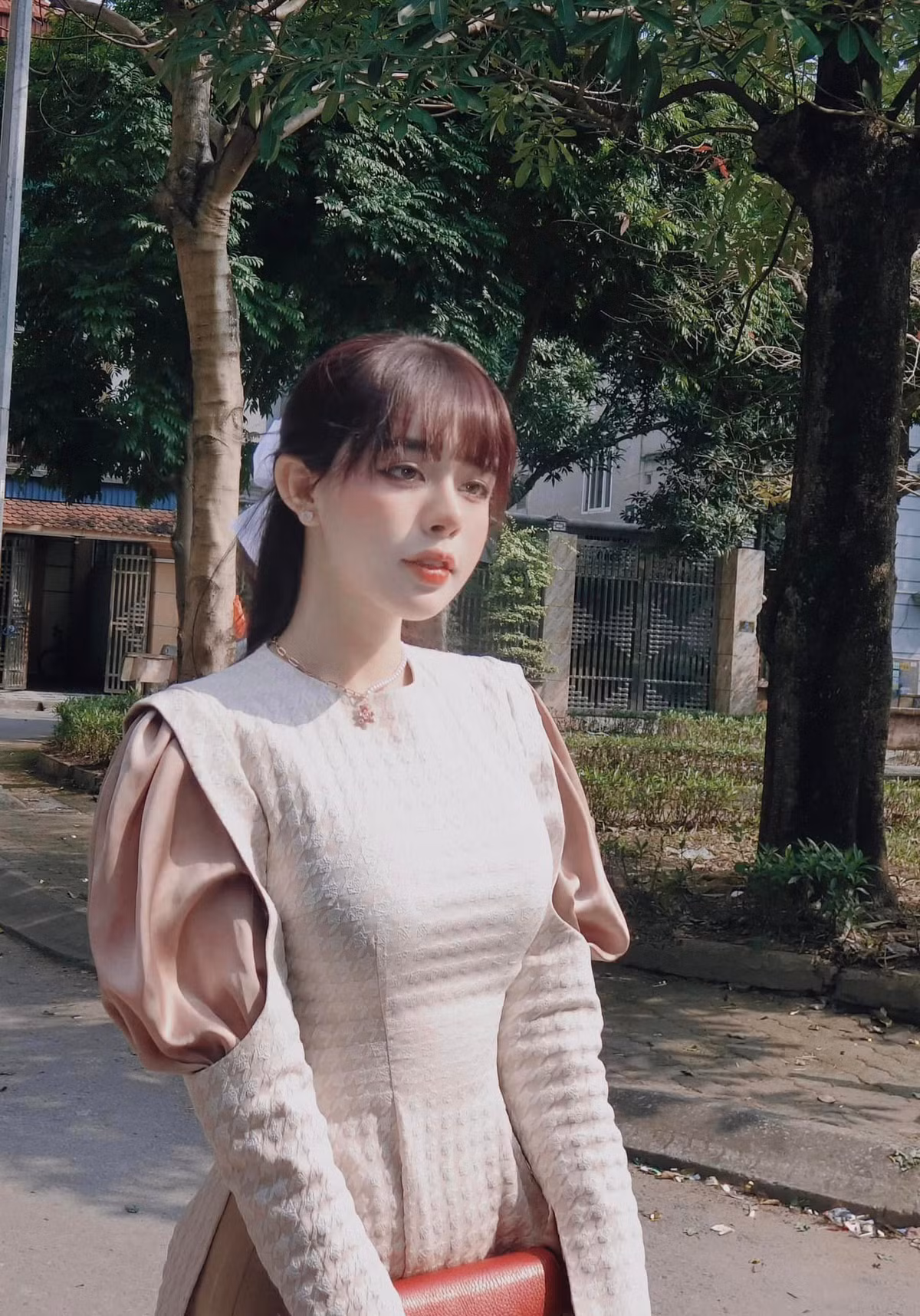 Thời gian gần đây, hậu vệ ĐT Việt Nam Vũ Văn Thanh và hot girl Trần Bích Hạnh dính tin đồn hẹn hò.