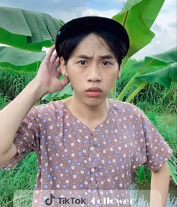 Chia sẻ thêm về quyết định đưa nàng về dinh, Phạm Vinh cho biết: "Bọn mình cảm thấy hòa hợp từ tình cảm 2 đứa và được sự ủng hộ của gia đình 2 bên nên nghiêm túc tiến xa hơn, không phải cưới chạy bầu như một vài người đồn đoán".