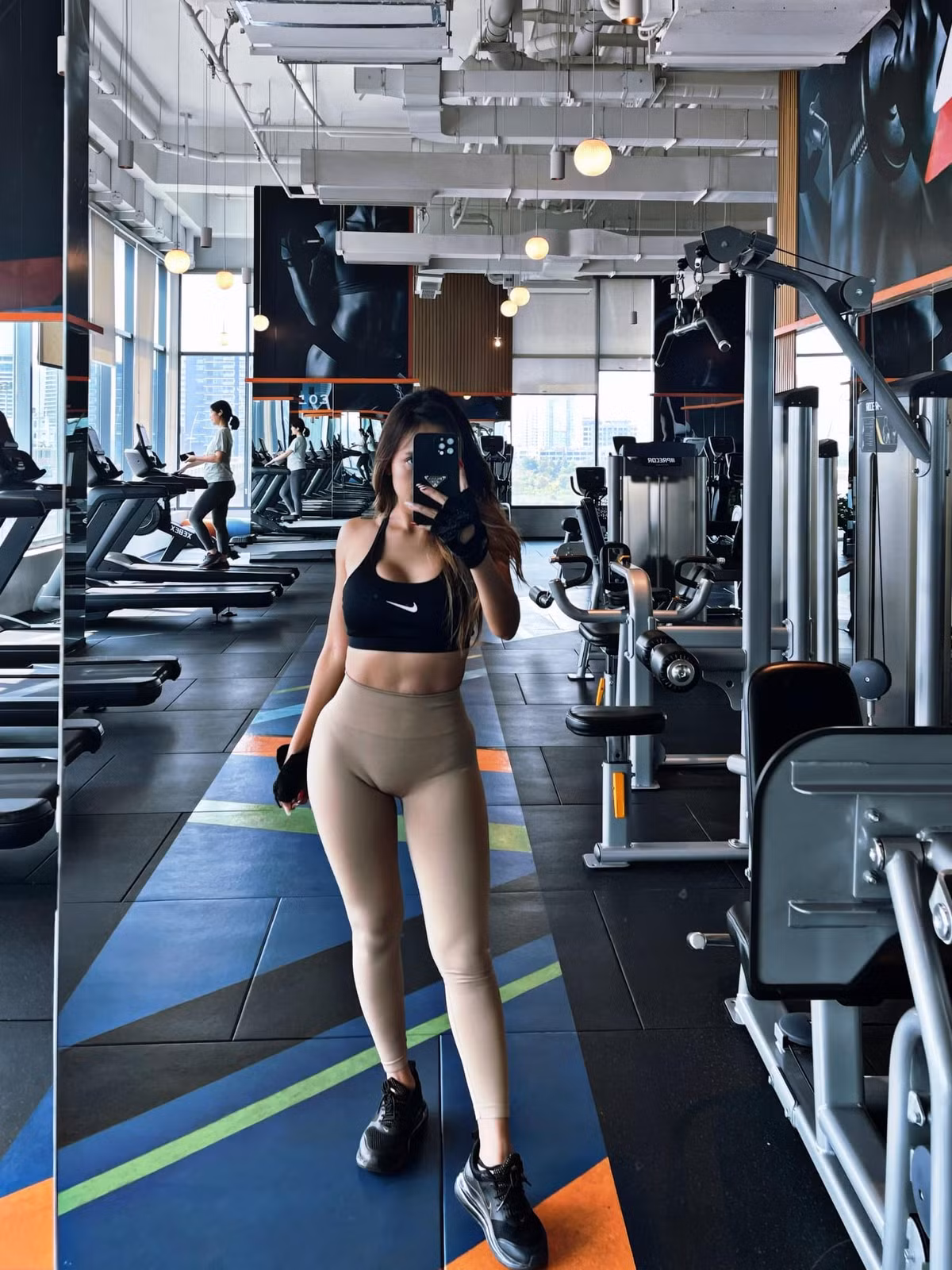 Mới đây trên trang cá nhân, Myno lại gây sốt cộng đồng mạng bằng loạt ảnh diện bikini khoe body đầy nóng bỏng ở bể bơi.