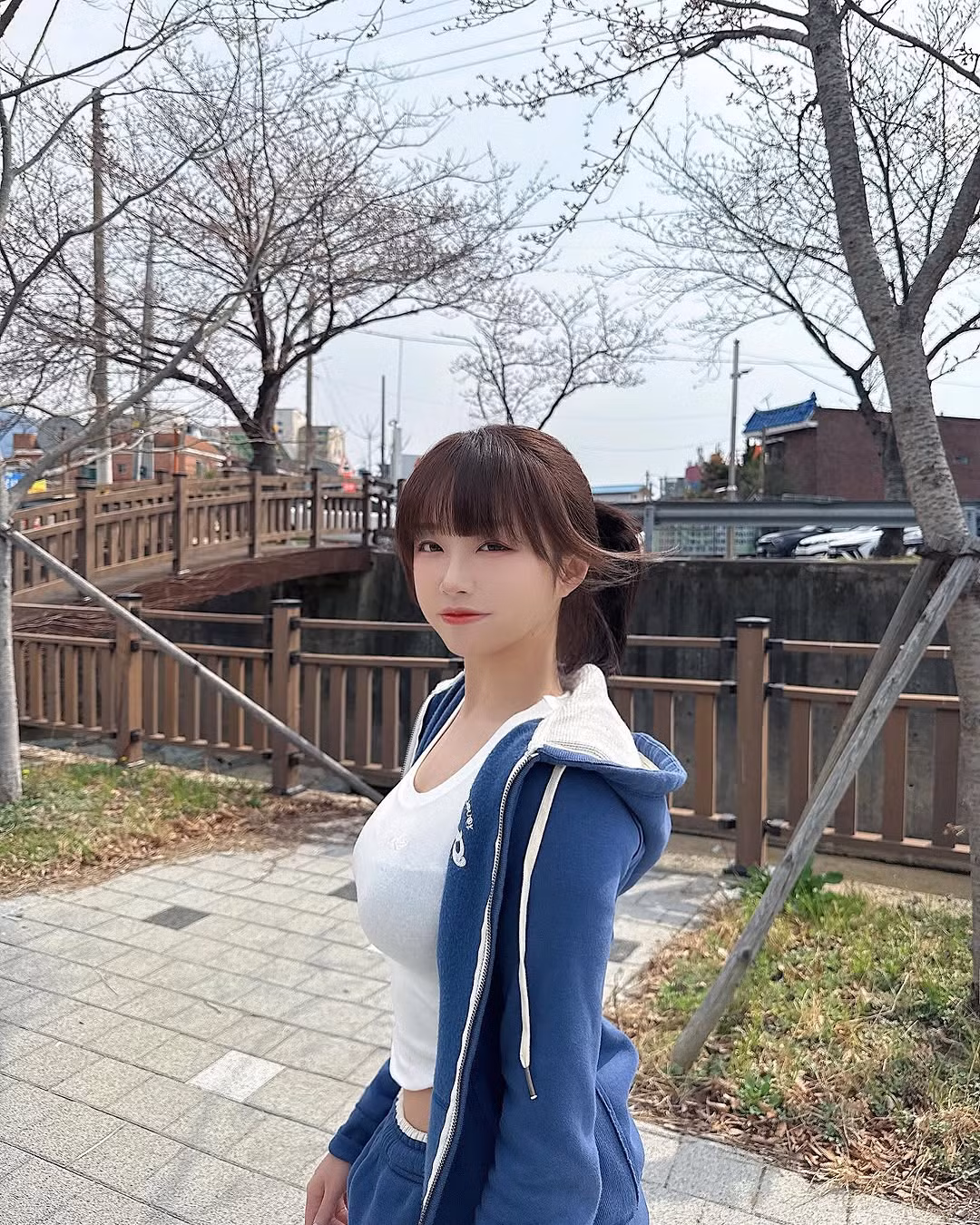 May mắn thay, CoCo nhanh chóng nhận ra sai lầm và kịp thời dừng lại trước khi sự việc đi quá xa. Nếu không, kênh livestream của cô gần như chắc chắn sẽ bị cấm, ảnh hưởng nghiêm trọng đến sự nghiệp.