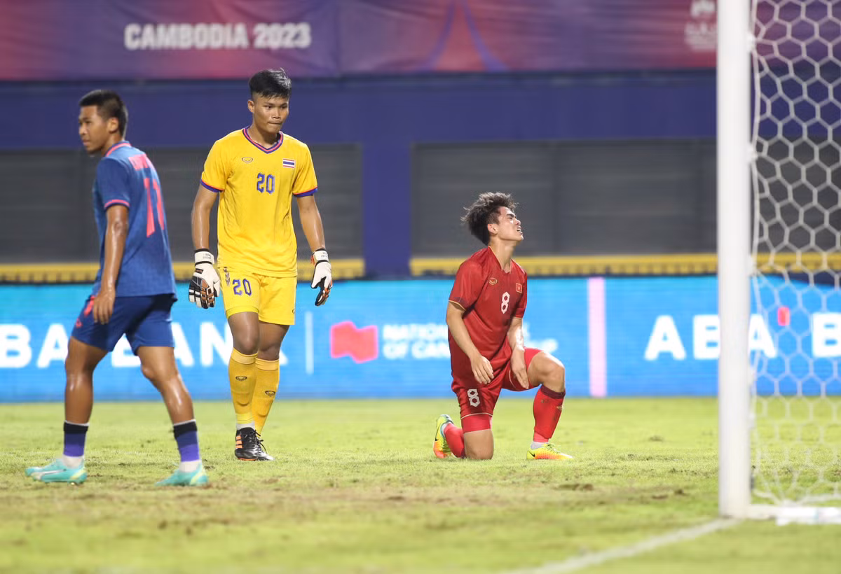 Hoa Thai Lan, U22 Viet Nam gap Indonesia o ban ket SEA Games 32-Hinh-6