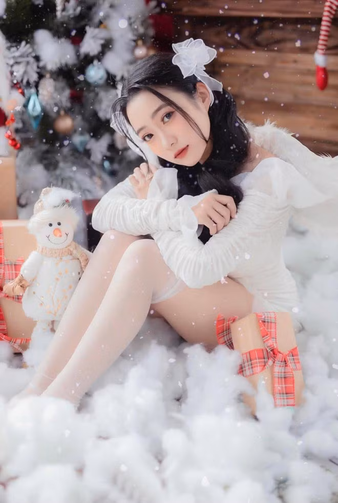 Tiêu Hạ được nhiều người yêu mến, khen ngợi và cũng có những học sinh thích thầm hoặc mạnh dạn tỏ tình. Tuy nhiên, với cô đó là tình cảm mến mộ giữa cô và trò, không có gì vượt quá hay sai trái.