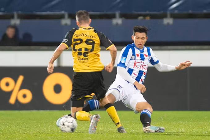 Sau thời gian tập luyện tại SC Heerenveen, Văn Hậu có thay đổi lớn về mặt thể chất. Cầu thủ hậu vệ của ĐTQG Việt Nam dày người hơn và thường thắng thế trong những pha tranh chấp.