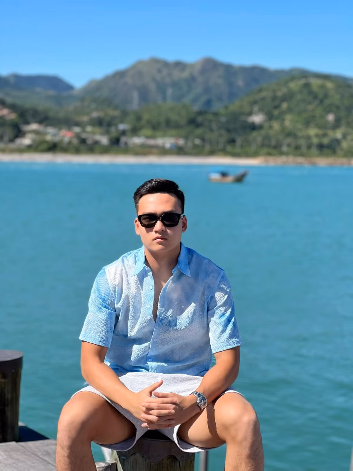 Có thể nói, Bùi Hoàng Việt Anh là một trong những cầu thủ sở hữu vóc dáng ấn tượng nhất Đội tuyển U23 Việt Nam.