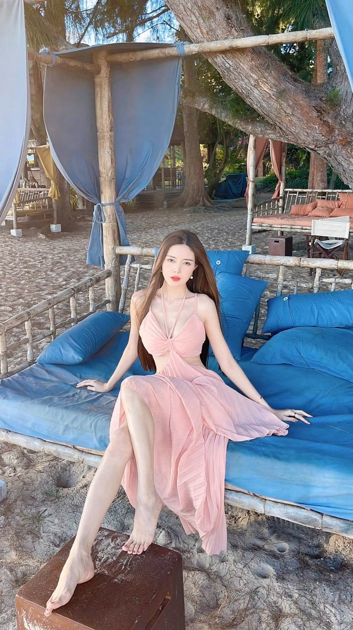 Song cô vẫn nghĩ không cần phải giấu giếm điều này bởi: "Làm đẹp là yêu cầu chính đáng của mọi phụ nữ, chẳng có gì phải ngại ngùng, che giấu. Với lại, đã động dao kéo thì trước sau mọi người cũng biết, thôi thì thừa nhận trước vẫn hơn".