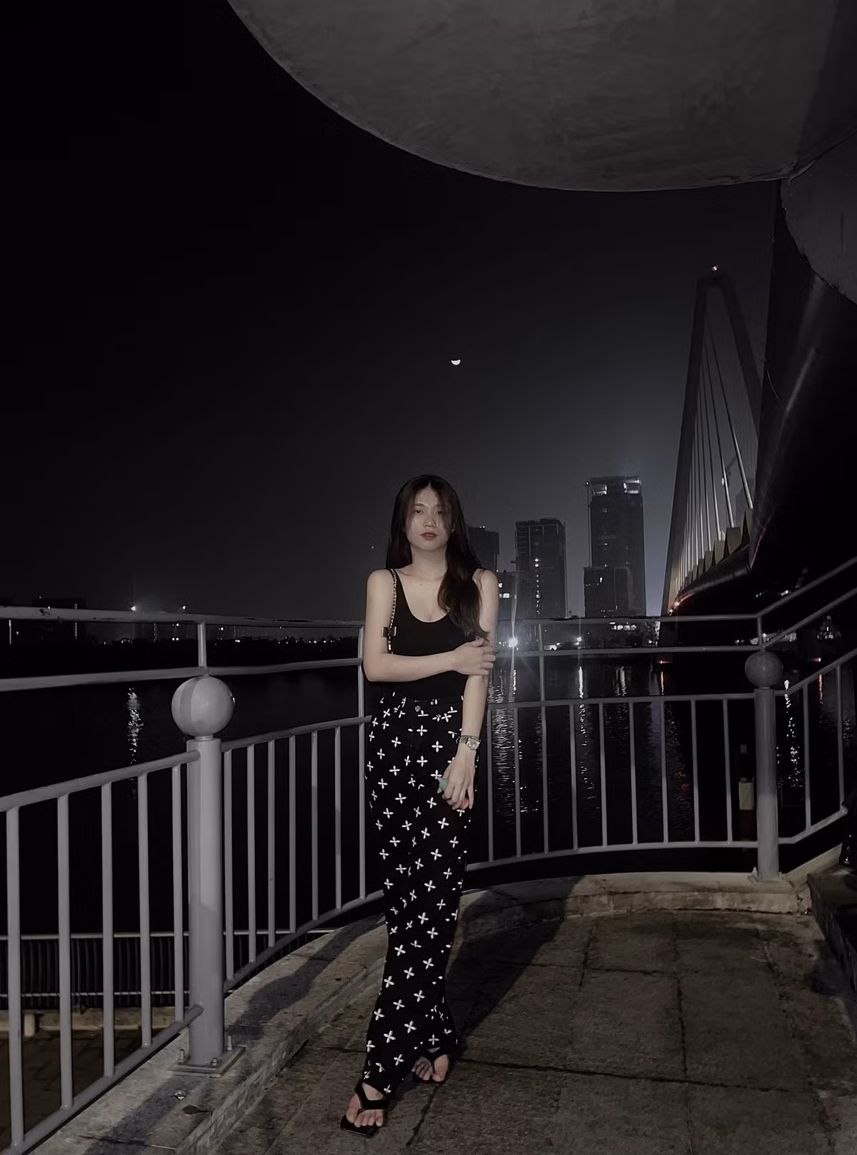 Cô gái đến từ Huế chuộng gu thời trang nóng bỏng.