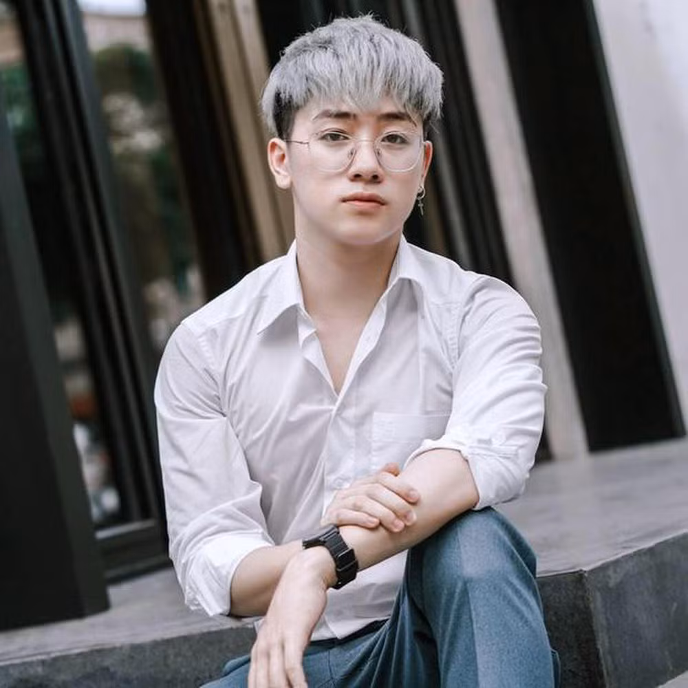 Được biết, ứng dụng được TikToker Lê Bảo pr có 2 đường link, viết tắt là Q.L và M.L, là nơi để nhiều gái xinh đăng ảnh 18+, livestream gợi dục.