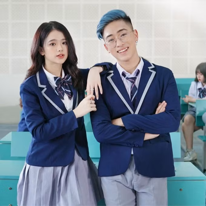 Sau khi đăng ảnh "người tối cổ" kèm caption ẩn ý, Lê Bảo đã để link ở dưới comment: "Tải về xem hay lắm nha".