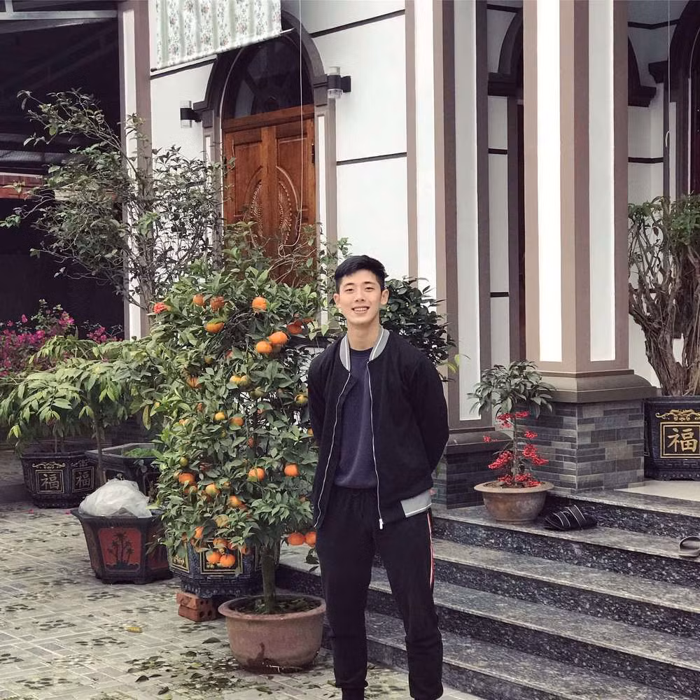 Quân chia sẻ thời gian đầu vào trường anh chàng soái ca quân đội này từng gặp không ít khó khăn để thích ứng.