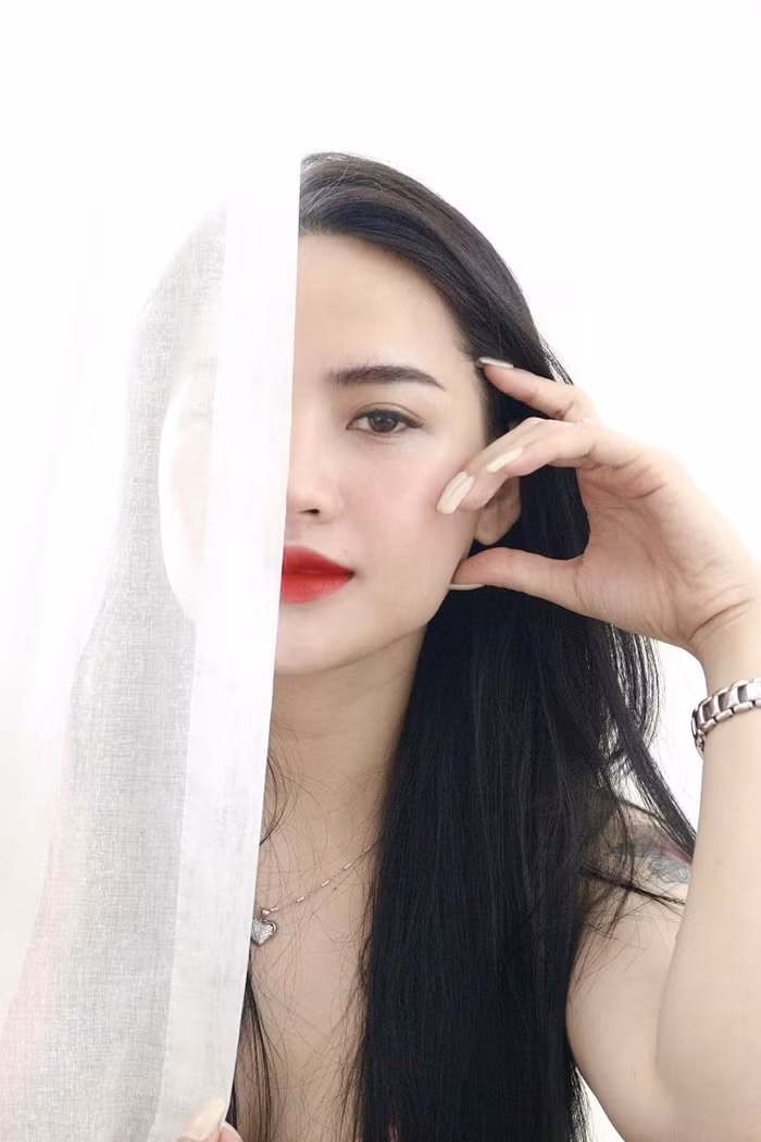 Với những hứa hẹn từ “chiến thần”, chắc chắn người hâm mộ sẽ còn gặp Hà Linh trên một loạt các nền tảng xã hội, hứa hẹn các video cực “chiến”.