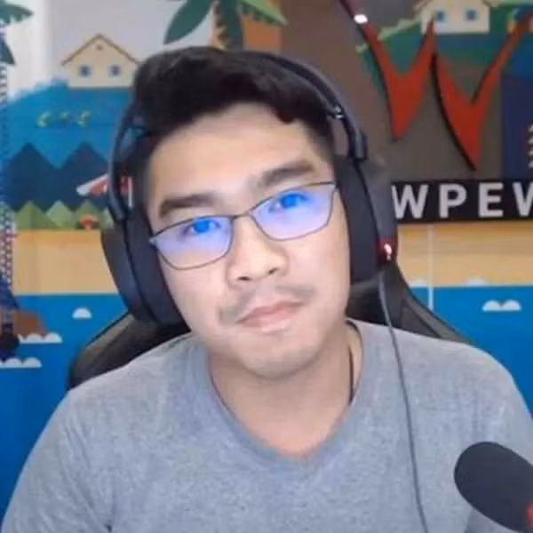 Hiện cuộc sống vợ chồng son của streamer Pewpew được rất nhiều người quan tâm. Và mới đây, trong một livestream với người yêu mến, chàng trai trẻ lần đầu tiết lộ về trải nghiệm là "chậu có hoa".