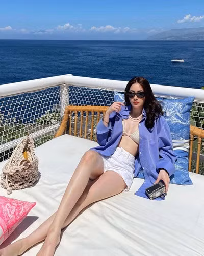 Dung nhan xinh đẹp và vóc dáng nuột nà như người mẫu của Chichi là điều bao cô gái ước ao.