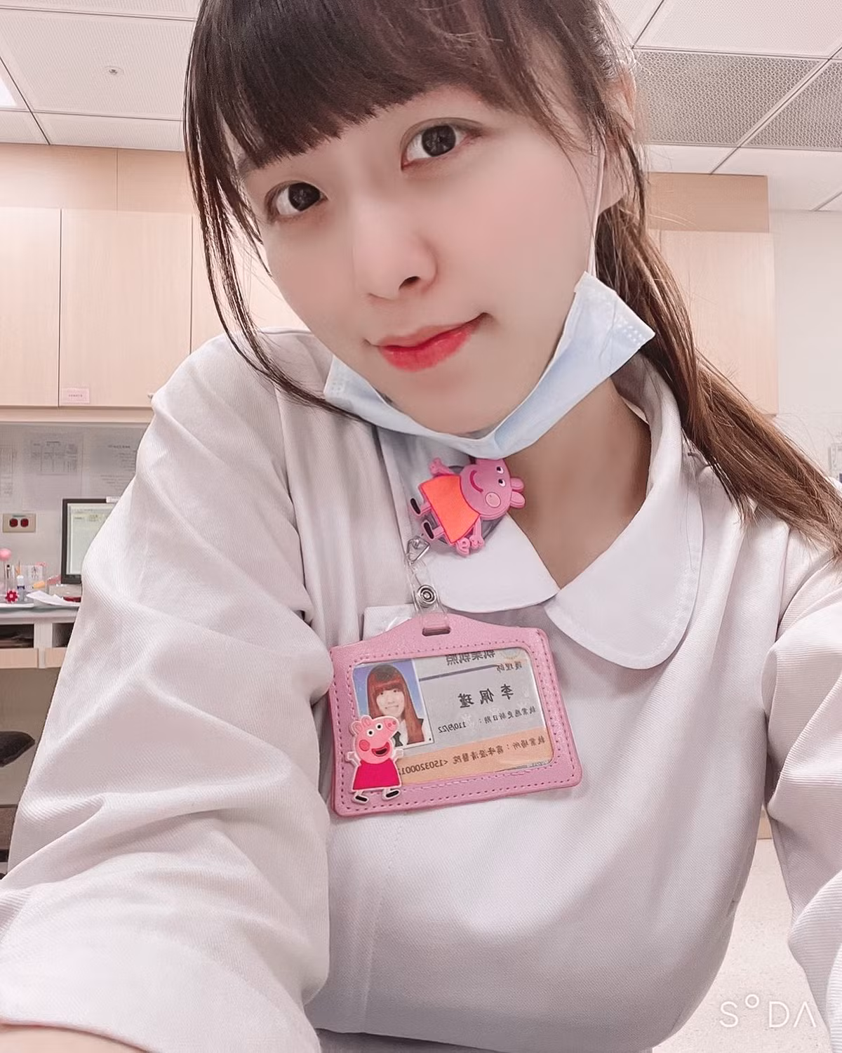 Lý Bội Cẩn (Sandy), người Đài Loan (Trung Quốc) là một trong những nữ y tá rất nổi tiếng.