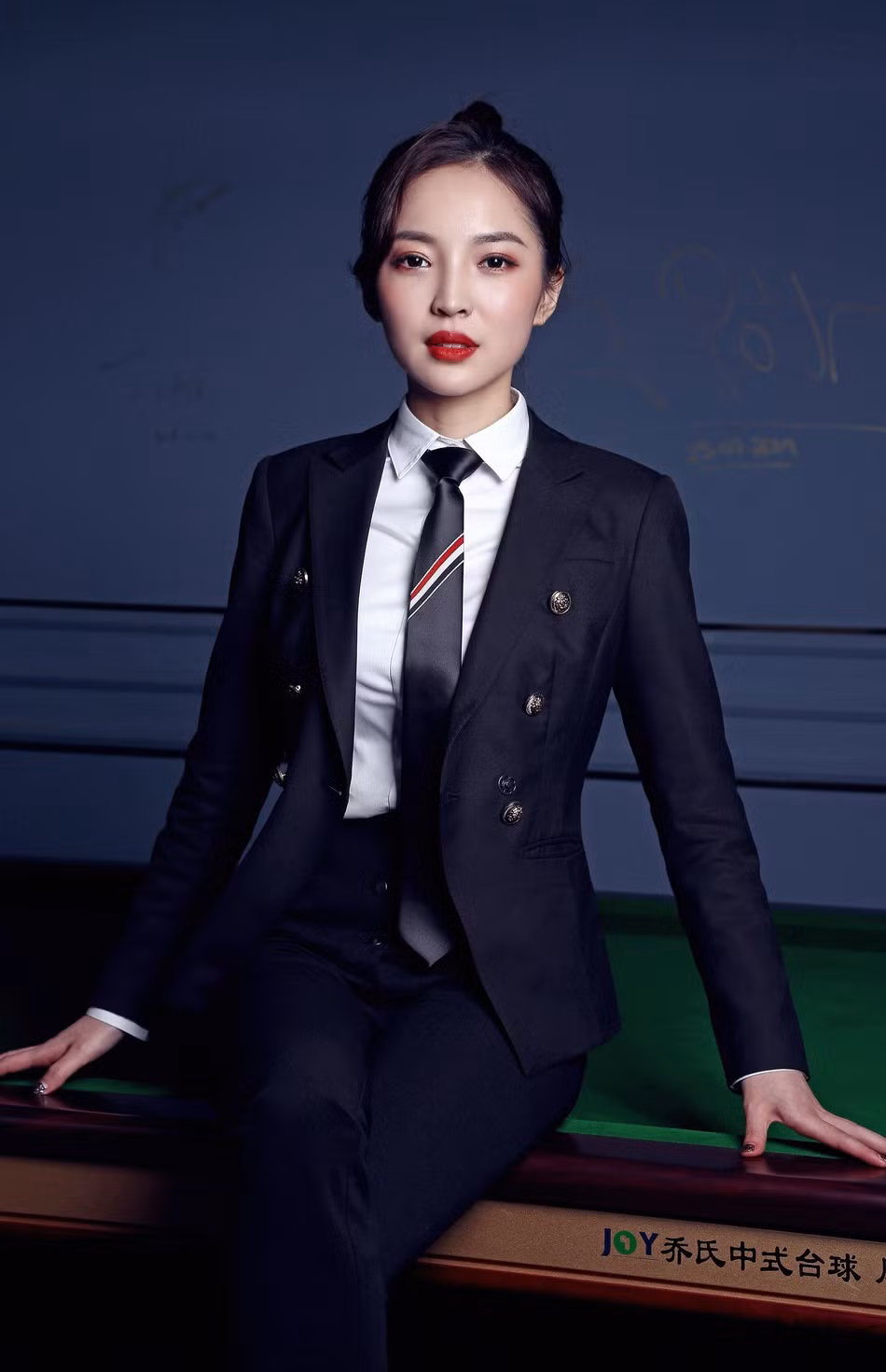 Với gu thời trang tinh tế, gương mặt xinh đẹp và body chuẩn chỉnh đã giúp cho Wang Zhongyao chinh phục mọi kiểu trang phục khác nhau.
