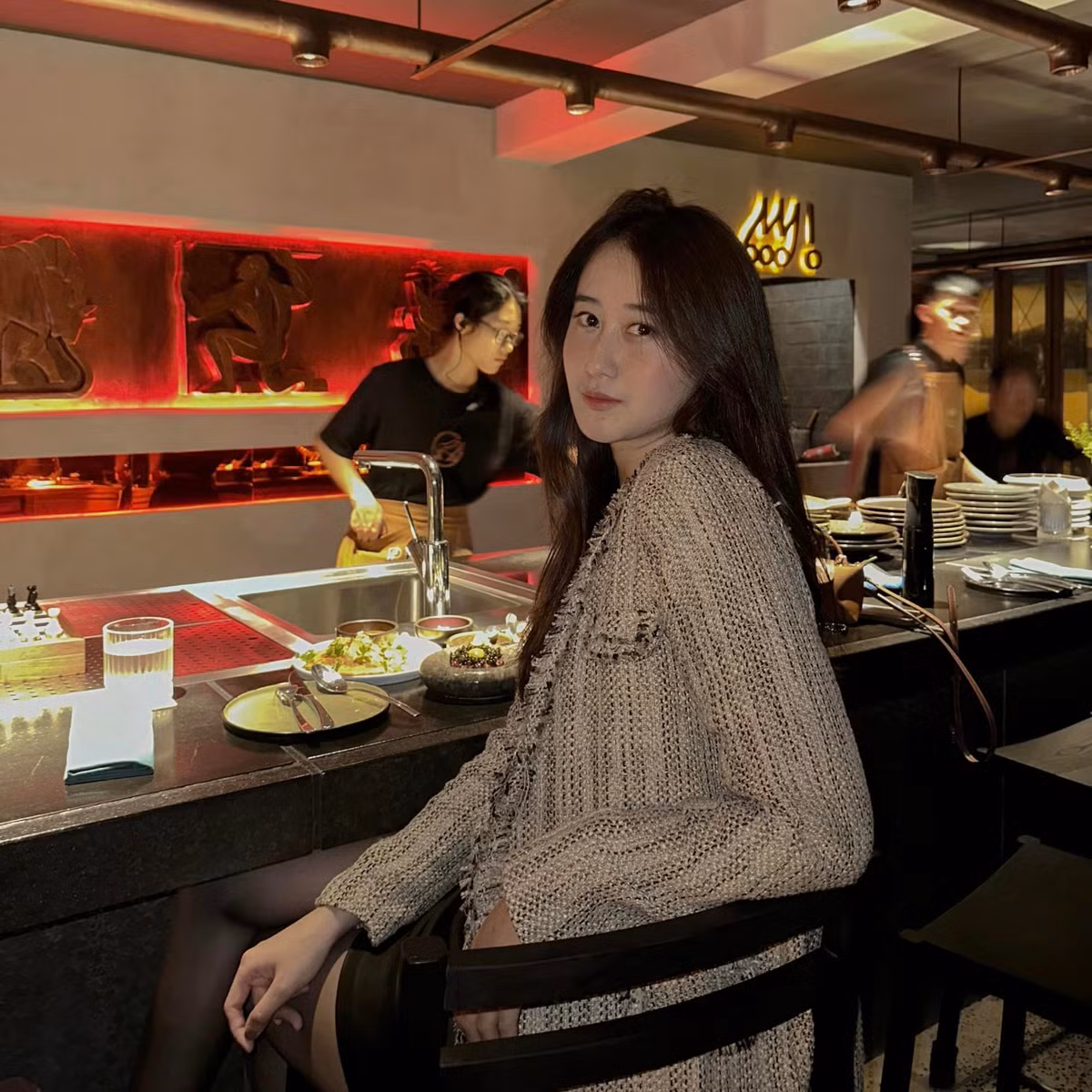 Giống như chị gái, Nga Anh sở hữu nhan sắc xinh đẹp, ngọt ngào với gương mặt trái xoan, làn da trắng không chút tì vết.