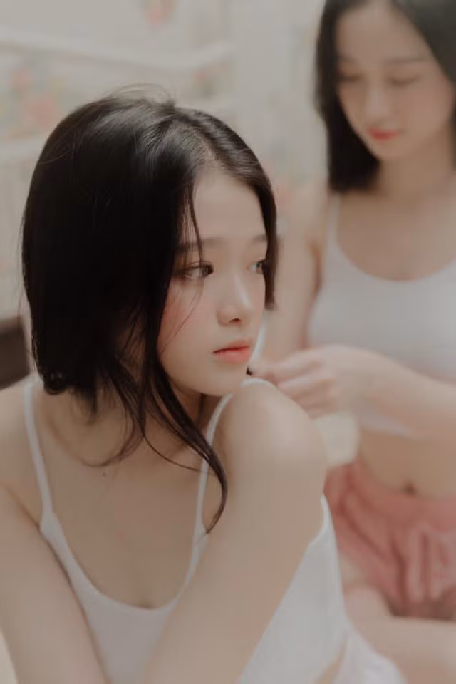 Chỉ sau ít giờ đăng tải, bộ ảnh của Linh Ka và Jun Vũ đã nhận vô vàn nút "thả tim" từ dân mạng.