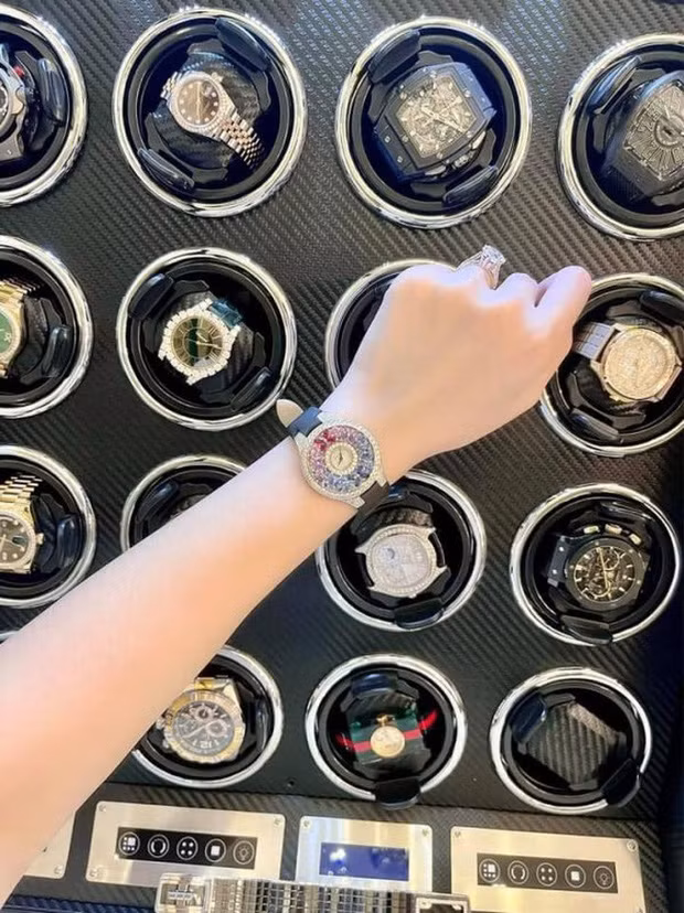 BST đồng hồ hiệu của Đoàn Di Băng.