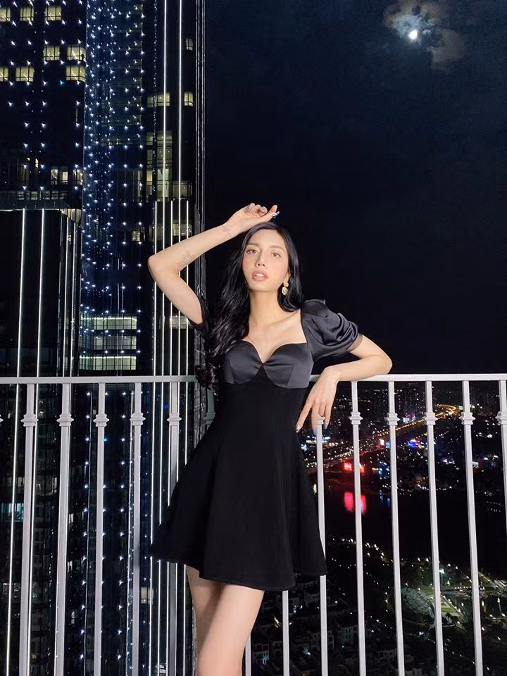 Trước đây, Shayne Trần vẫn phụ giúp gia đình trong công việc kinh doanh tuy nhiên thời điểm đó, cô nàng tập trung hơn cho các hoạt động sáng tạo nội dung trên MXH.