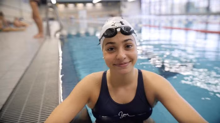 Ít ai biết nữ kình ngư Mardini là người Syria và hiện sống tại Đức. Ở Olympic Tokyo, cô tham dự với tư cách là một trong những thành viên của “Đội Olympic tị nạn”.