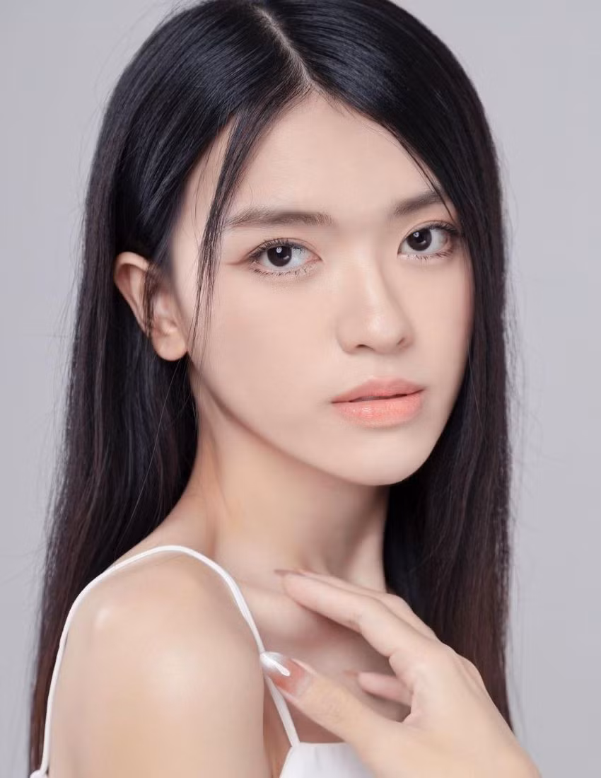 Quincy Lê gây chú ý ngay từ vòng thi gửi hình online của cuộc thi Hoa hậu chuyển giới Việt Nam. Cô được người mến mộ gọi với biệt danh "Kiều nữ chuyển giới".