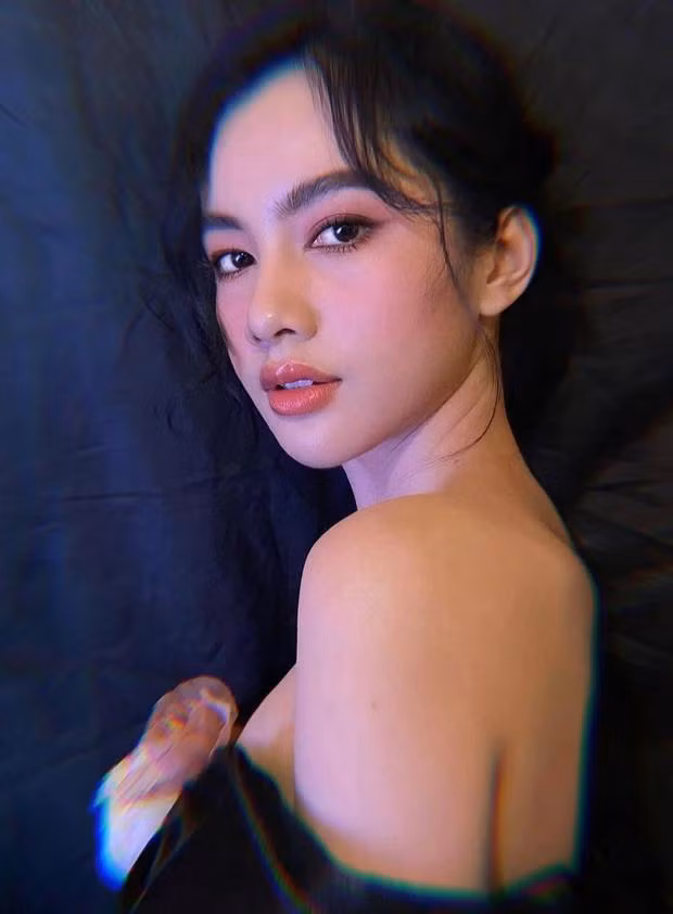 Mua bán hàng online là một trong những "phát kiến" vĩ đại đặc biệt trong mùa dịch này. Tuy nhiên tỷ lệ rủi ro của hình thức mua bán này cũng vô cùng cao, nạn nhân mới nhất là bồ tin đồn của đại gia Đức Huy là Cẩm Đan.