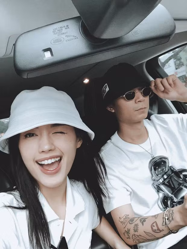 Dù chưa chính thức nói tới việc đi hay ở với người yêu Minh Kông nhưng mới đây, dòng status ẩn ý của "cô em Trendy" Khánh Linh cũng khiến nhiều người đặt dấu hỏi.