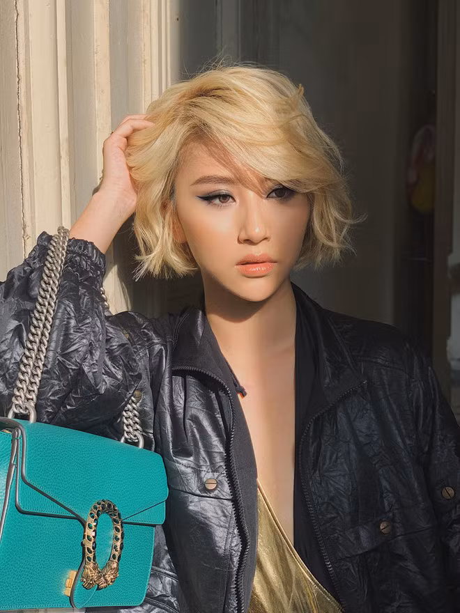 Bên cạnh đó, hot girl trường Phan Đình Phùng còn là một fashionista, beauty blogger, MC, người mẫu nổi tiếng.