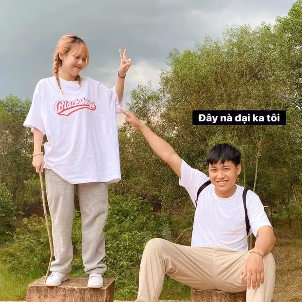Follow Hau Hoang, Huy Cung lai day len nghi van da 'toang' voi vo