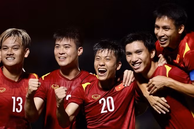Thang An Do, doi tuyen Viet Nam nang cup vo dich giai Tam hung-Hinh-7