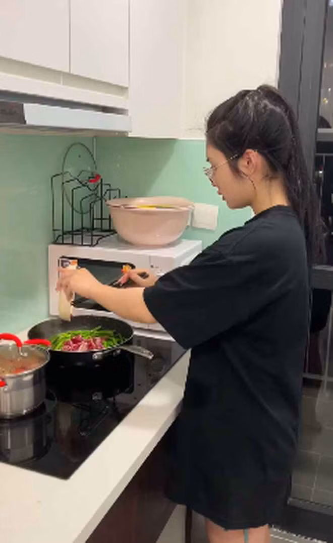 Nói đi cũng phải nói lại, kể từ khi nổi tiếng TikToker Quỳnh Alee cũng đã có nhiều thay đổi trong định hướng xây dựng hình ảnh của mình với tinh thần tích cực và “thân thiện" với cộng đồng hơn.