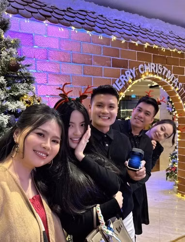 Những bức hình được họ hàng của Quang Hải chia sẻ nhanh chóng thu hút sự chú ý của dân mạng.