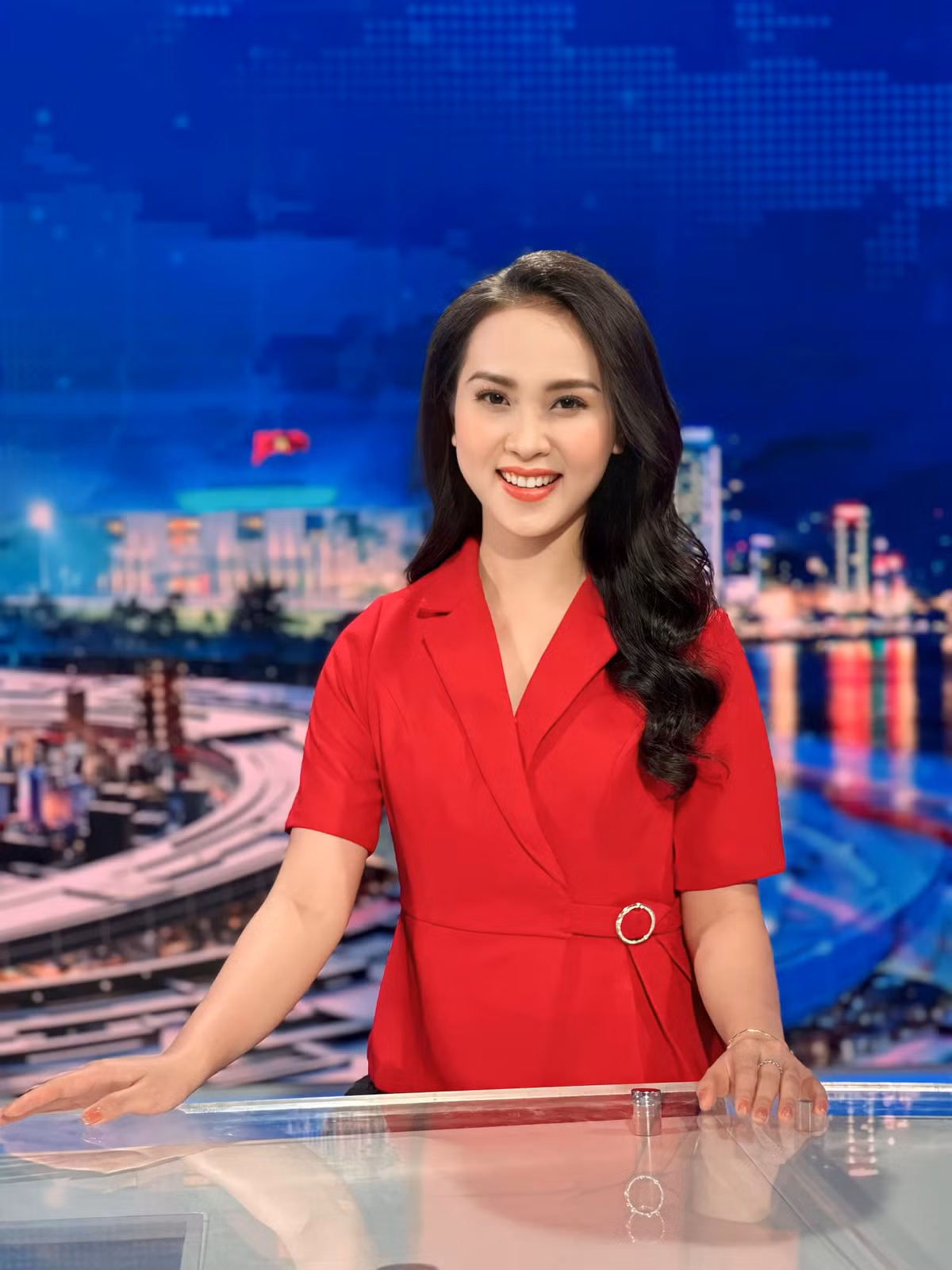Đến với nghề MC đối với Diệu Ngân là cái duyên. Cô tâm sự, cô thích truyền hình từ những năm học cấp 3 nhưng bỏ qua sở thích cá nhân để thi vào ngành Luật theo mong muốn của gia đình.