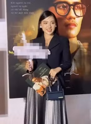 Lý do khiến hot girl Trần Thanh Tâm được chú ý bởi diện mạo của cô đã có nhiều thay đổi khác lạ.