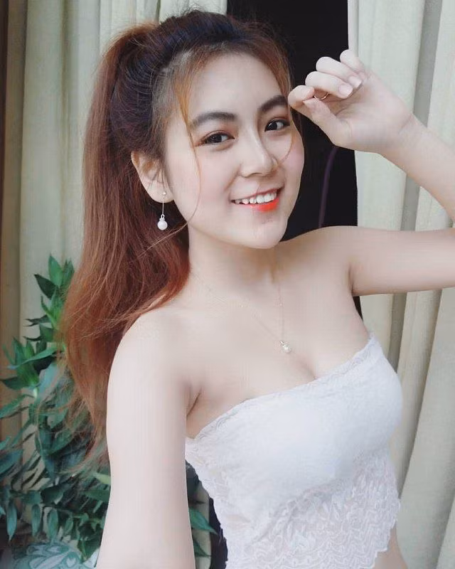 Hơn nữa, Trần Trân cảm thấy khá tự tin vào sắc vóc bản thân và muốn lưu giữ những bức ảnh đẹp tuổi thanh xuân.