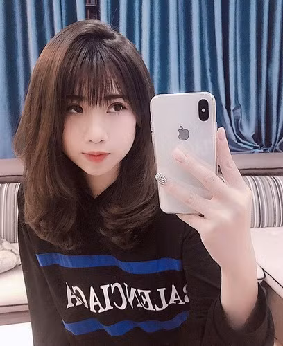 Trước đây Nguyễn Nụ từng là sinh viên theo học ngành dược và có khoảng thời gian làm tại quầy thuốc.