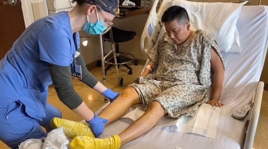 Vì vậy, 3 tấm ảnh của Khoa Pug được sử dụng trong bài chỉ ghi ngắn gọn dòng chú thích: “One popular Vietnamese YouTuber went from five foot four to five seven after Dr. D extended his femurs” (tạm dịch: Một YouTuber nổi tiếng của Việt Nam đã cao từ 1m65 lên 1m70 sau khi được bác sĩ D kéo dài xương đùi).