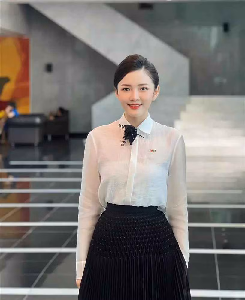 Để có được một hình ảnh hoàn hảo trước công chúng, BTV Khánh Linh từng trải qua giai đoạn ngoại hình kém nổi bật do tăng cân mất kiểm soát.