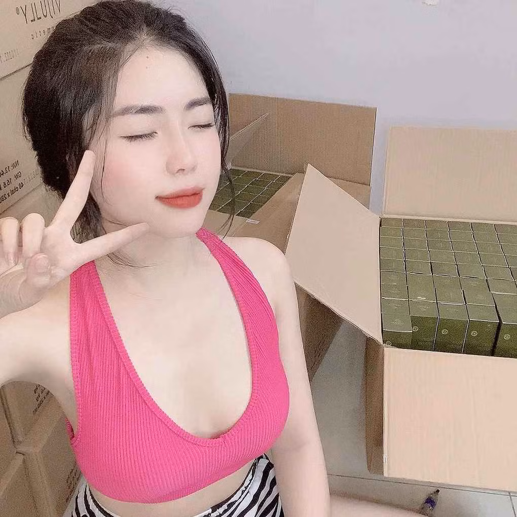 Hẹn hò khoảng hơn 2 năm nhưng cặp đôi khá kín tiếng và ít khi chia sẻ những khoảnh khắc ngọt ngào bên nhau.