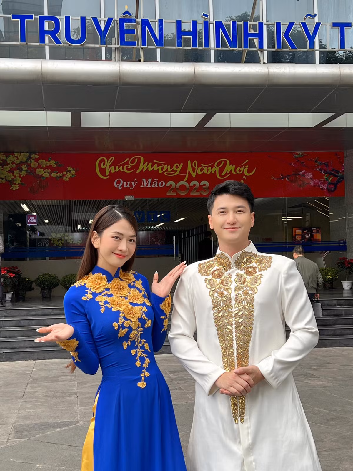 Đây là lần đầu Lê Bống và Huỳnh Anh dẫn chung và cũng là lần đầu trong vai trò mới nên khó tránh khỏi những bỡ ngỡ. Cũng bởi vậy, gái xinh mong sẽ nhận được sự yêu thương và ủng hộ của mọi người, đặc biệt khi chương trình được lên sóng vào 3 ngày Tết Nguyên đán sắp tới.